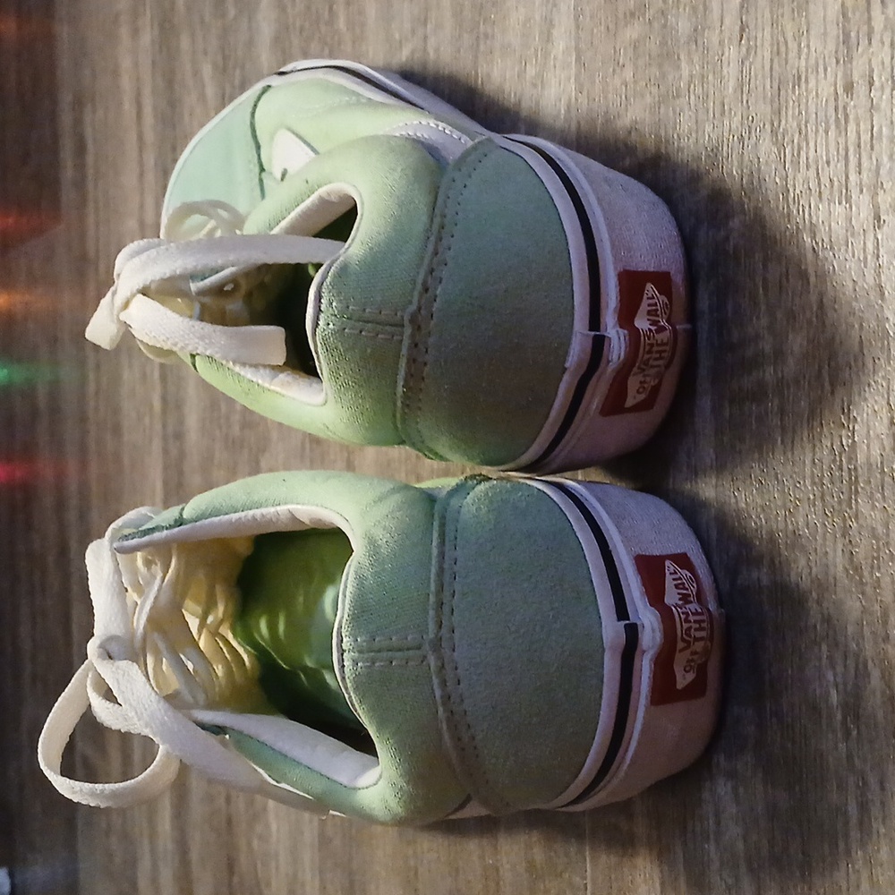 Mint Van's - Picture 3 of 5